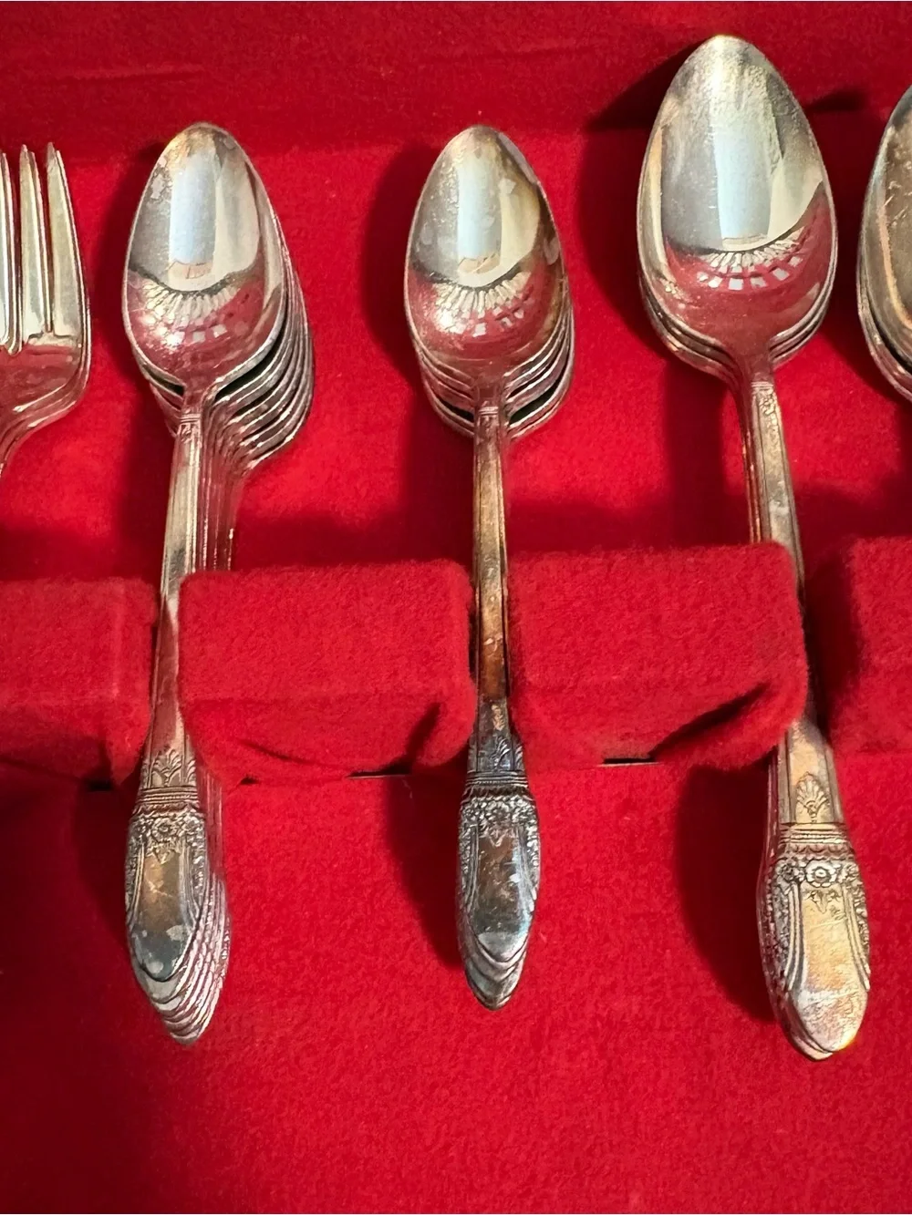 VTG 1847 Rogers IS “First Love” 59 Piece Silver Plate Flatware Set In Wood Case